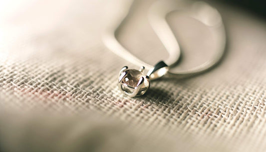 Comment porter une pierre en pendentif ?