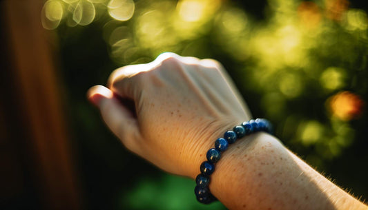 Quel poignet porter Lapis-lazuli ?