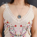 Collier "Cœur sacré" en Labradorite | Colliers | pierre naturelle bijoux
